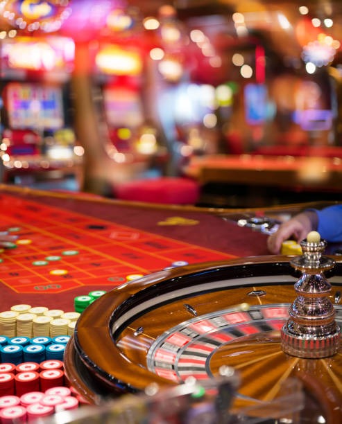 f200n live dealer studio showing opening time notification and player interface